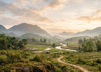 Đạo Đức Kinh – Chương 7: Thao Quang – Nghịch Lý Của Sự Trường Tồn và Nghệ Thuật Quên Mình